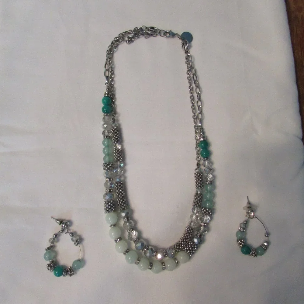 WHBM Green beaded necklace and Earings - Picture 2 of 6